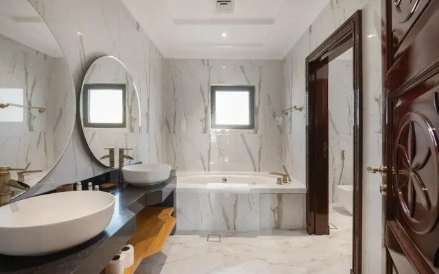 Villa on Beach w Private Pool The Palm Jumeirah