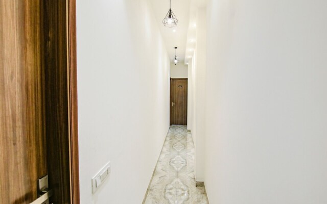 Fabhotel Yellow Leaf