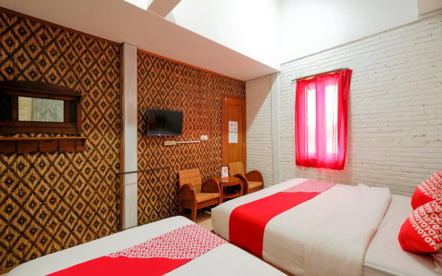 OYO 4016 Tan Jokteng Guest House