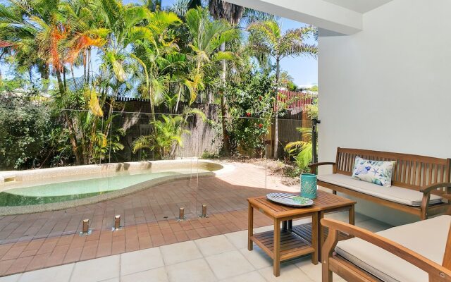 Palm Cove Retreat