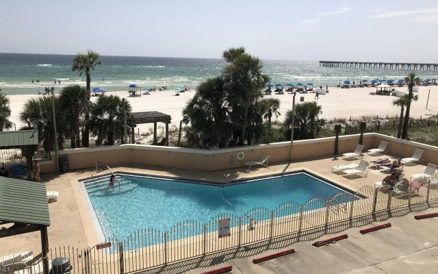 Holiday Terrace Beachfront Hotel, a By The Sea Resort