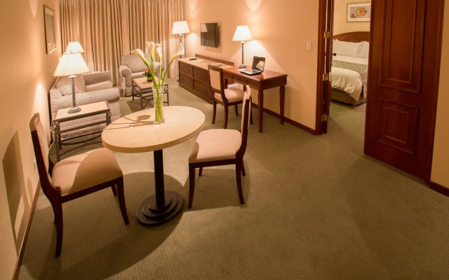 Los Tallanes Hotel & Suites