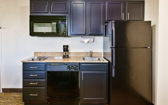 Candlewood Suites Indianapolis Airport by IHG