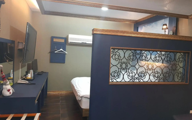 Business Hotel