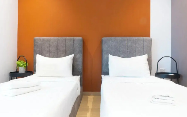 Moonway Luxury Suites At Eaton Residence