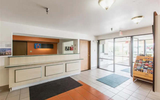 Motel 6 Omaha - Central