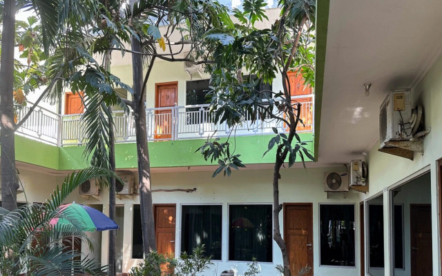 Global Inn Syariah RedPartner near Juanda T1 Airport