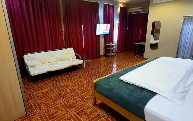 Room-ghouse Room B Ideal For Friends fam