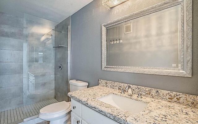 Uptown Simplicity - 3 Bedroom by Casago