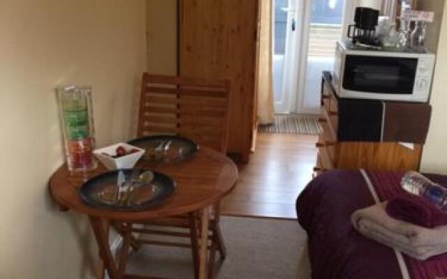 Auld Mother Hubbard's Burton