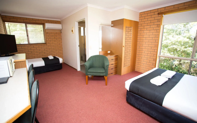 Blue Whale Motor Inn & Apartments