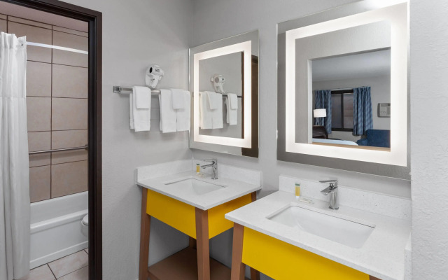 Days Inn by Wyndham Mason City