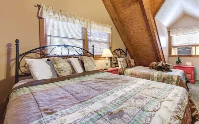 Moose Crossing - Three Bedroom Cabin
