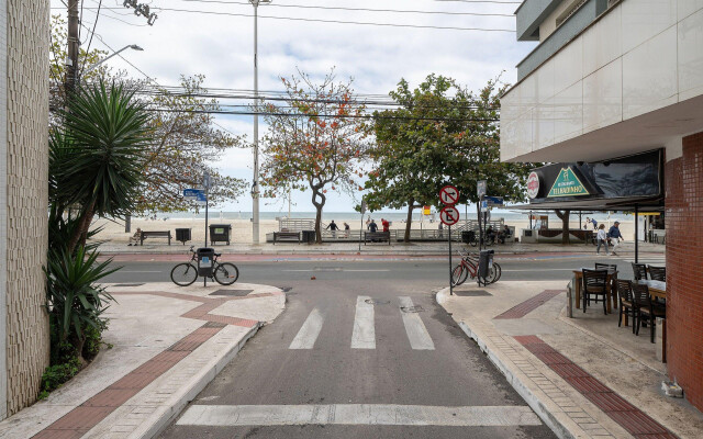 Apto pé na areia em Balneário Camboriu ACS806
