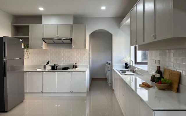 Seastar Hotel And Service Apartment