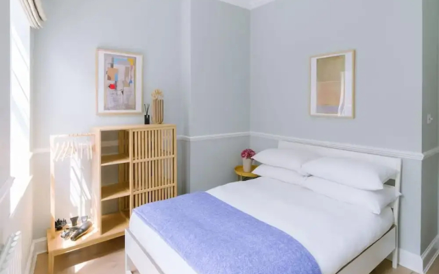 West End Drury Lane Modern 3 Bedroom Apt