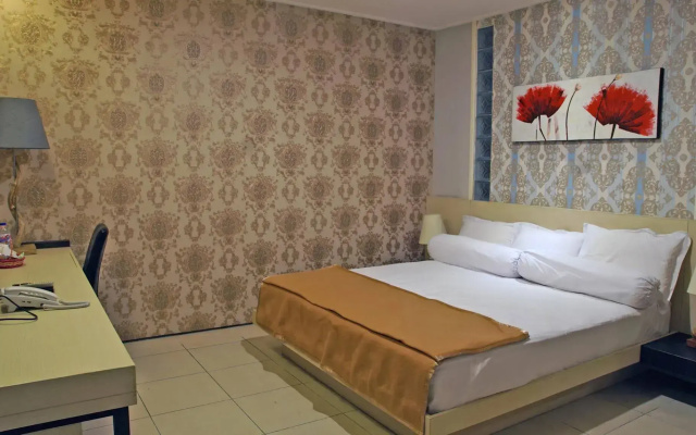 RedDoorz Near Ciputra World