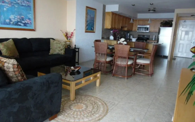 El Cantil Condominiums