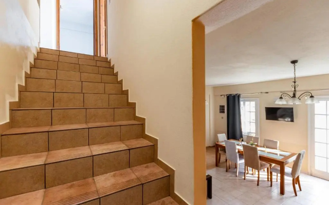 Nick & Debbie's two-storey apartment