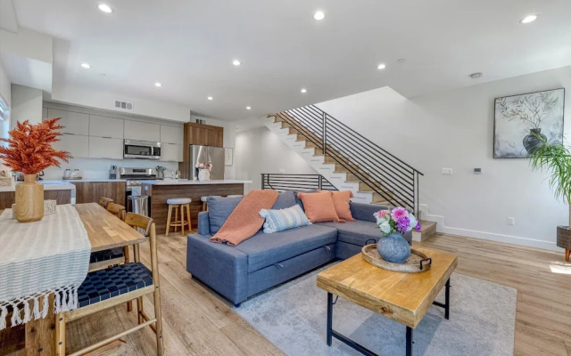 L.A Haven Georgous Townhome Garage Park