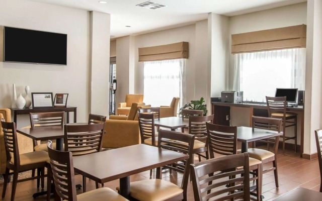 MainStay Suites Meridian - Bonita Lakes