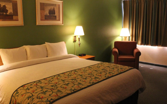 Travelodge by Wyndham Sturgis