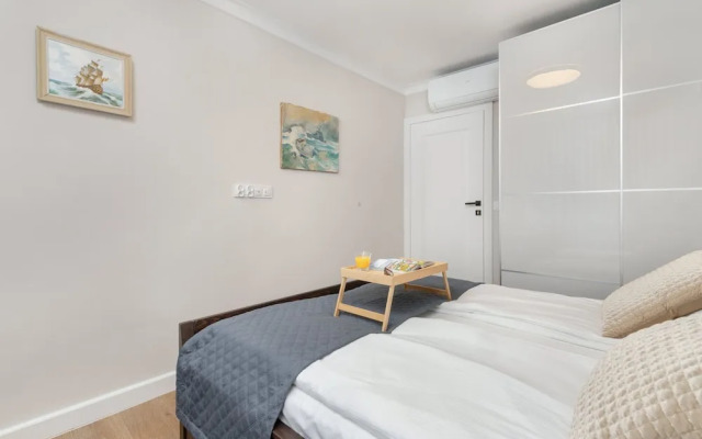 Apartment With Two Balconies by Renters