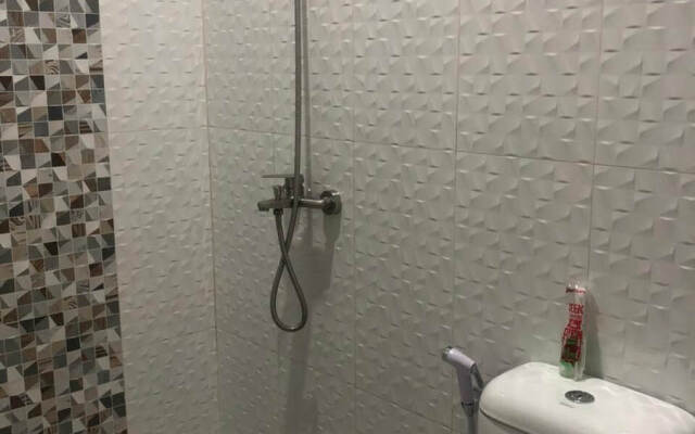 RedDoorz Plus @ Dukuh Kupang