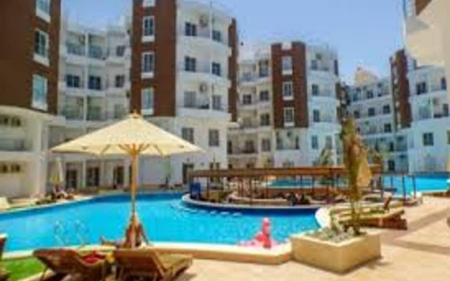 Cozy Pool Level 1-bed Apartment