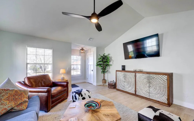 Chic Bentonville Home w/ Patio & Fire Pit!