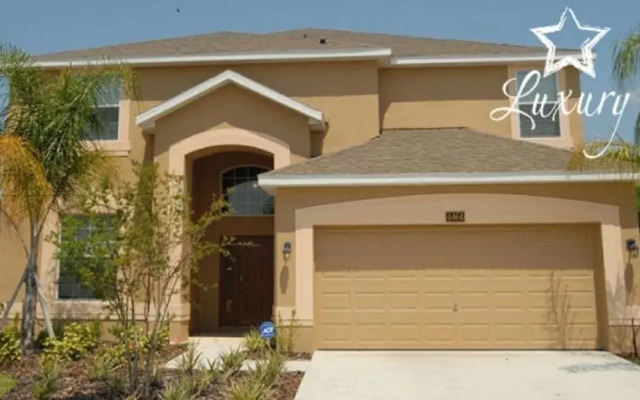 4464 Nirvana Parkway 6 Bedrooms, +3 Bathrooms