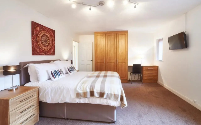 Furzton Serviced House - Shortstay Mk