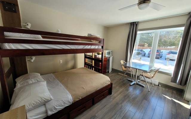 Oberge Inn  Riverside guest room in Val-David village with free parking