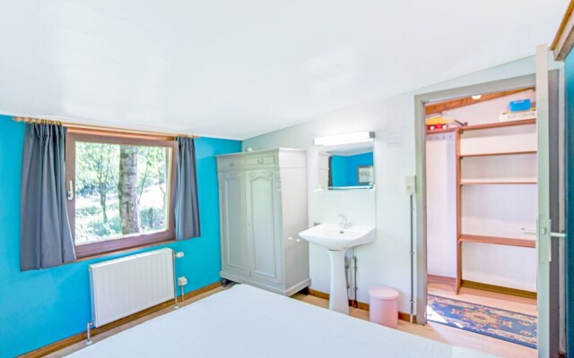 Cozy Chalet in Trois Ponts with Forest Nearby