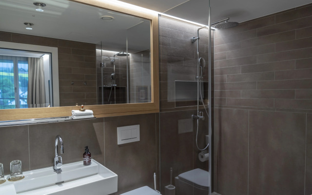 Отель Caspar Swiss Quality