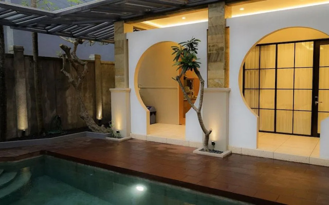 Akanaka Petitenget Bali