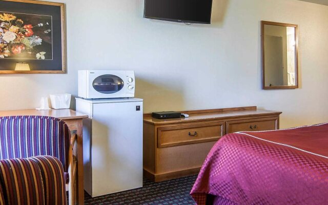 Bridgeway Inn & Suites Portland Airport