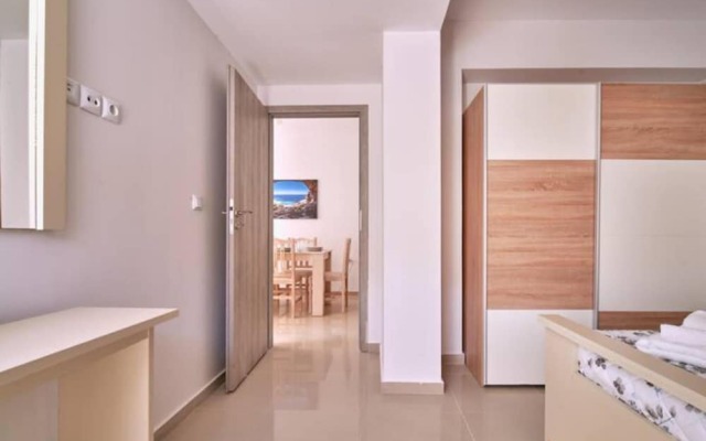 Best Family Friendly Villa Near Lake Kournas