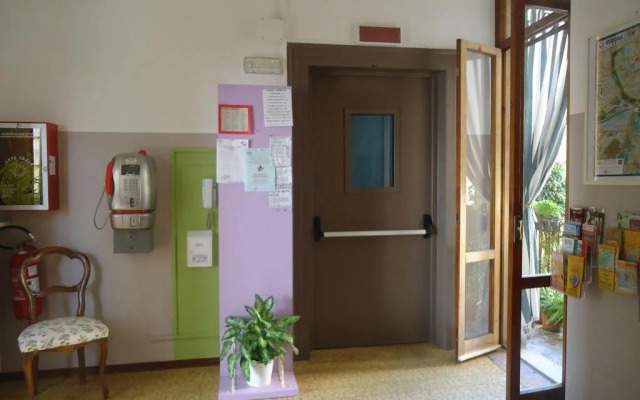 Protezione Della Giovane