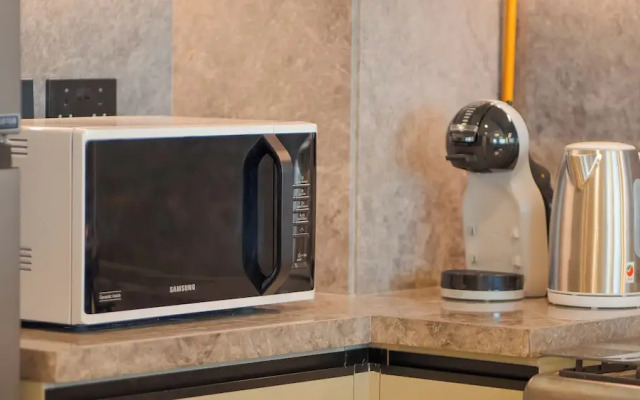 KeyRock Living - Golf Gate Apartment