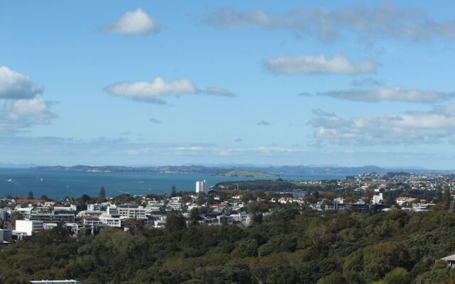 Sunny, Spacious And Magnificent Sea Views!