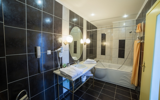 Delphi Art Hotel