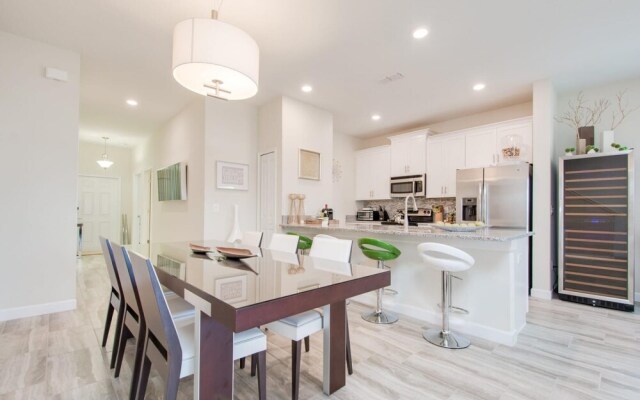 Luxury Oasis - Private Pool Prime Location