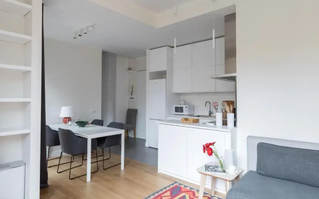Quiet apartment with balcony at the Trevi Fountain