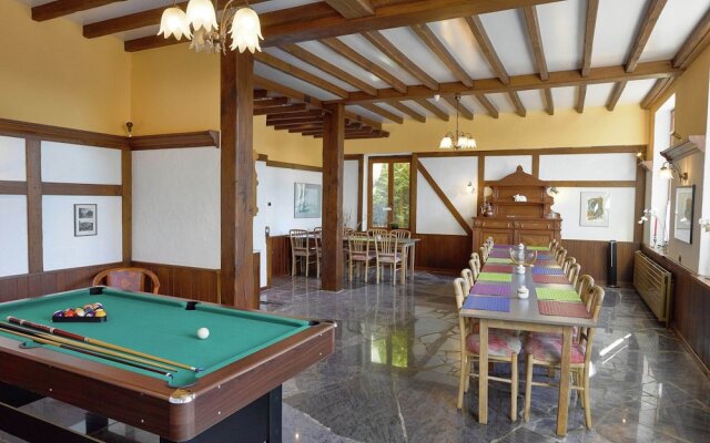 Spacious Holiday Home With Private Garden