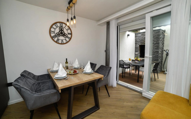 Luxury Apartment Knezovic