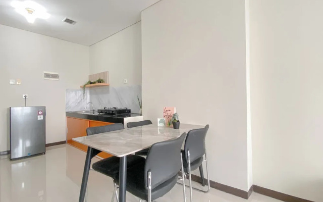 Comfortable And Homey 2Br Apartment Nifarro Park