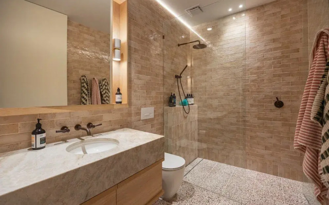 Blanc de Noir Luxe Grandeur Heated Pool and Spa