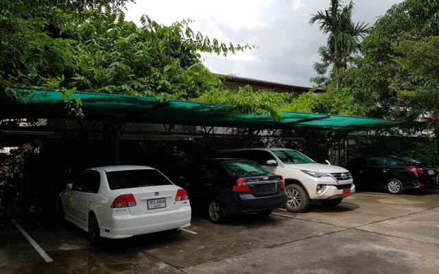 Chatchawan Apartment