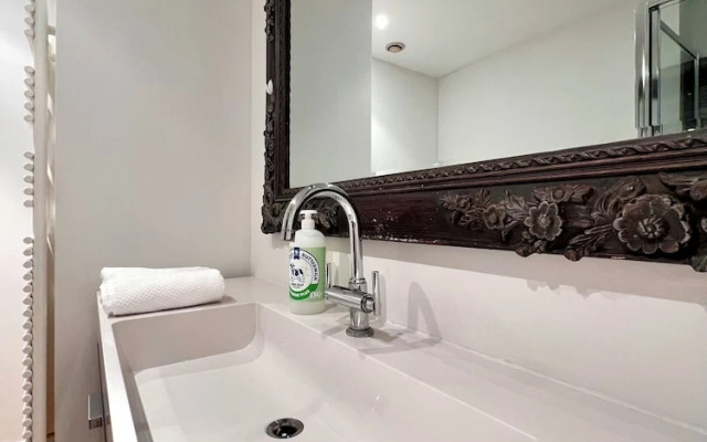 Peaceful 2 minutes European Parliament